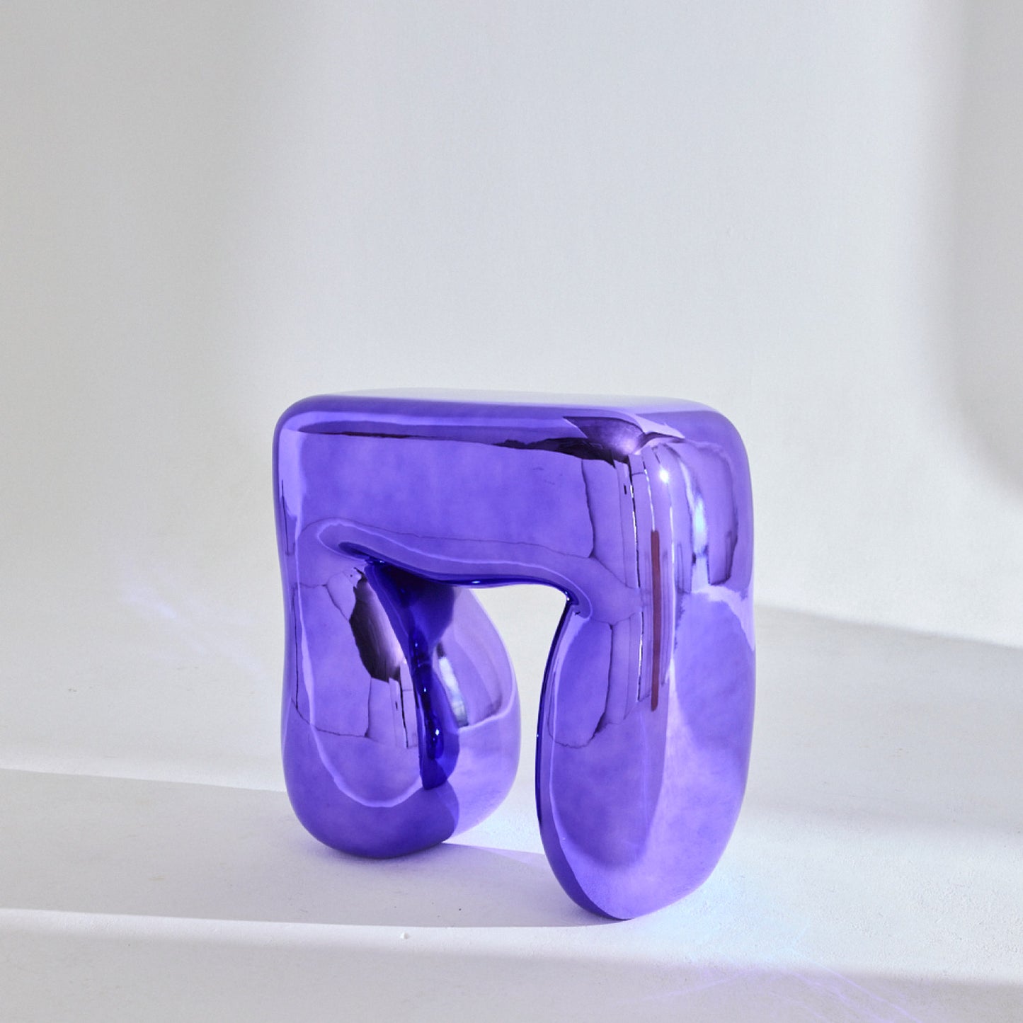 The Small Balloon Table